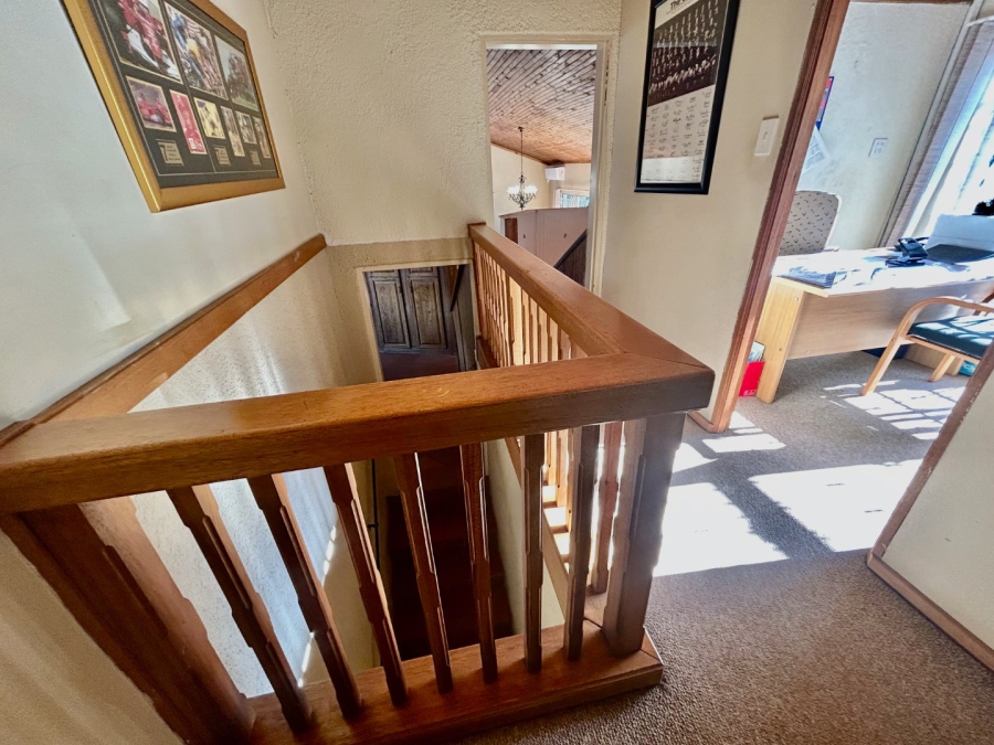 6 Bedroom Property for Sale in Schoemansville North West